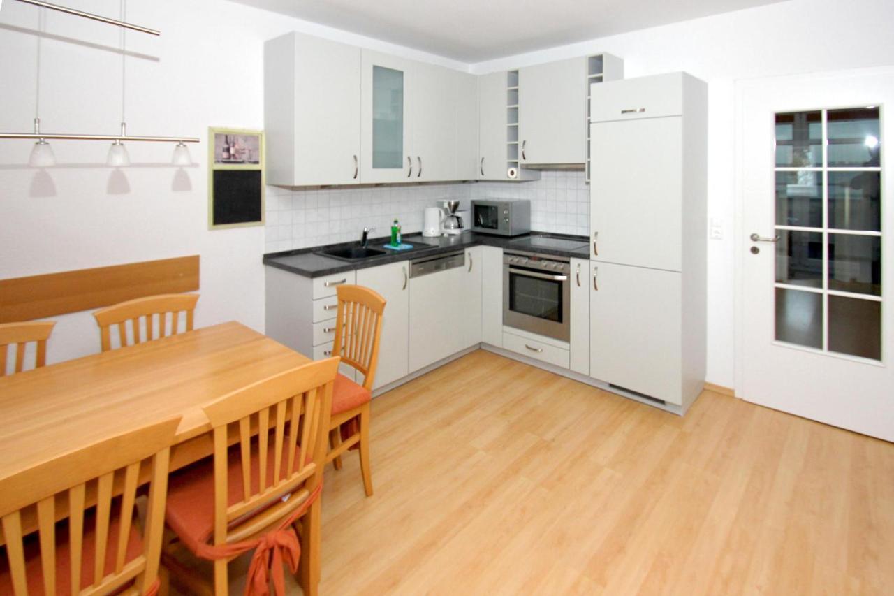 Hafennahe Ferienwohnung Mit Balkon Und Meerblick - Hafenhaeuser Wiek Wohnung 13 Wiek auf Rügen Kültér fotó