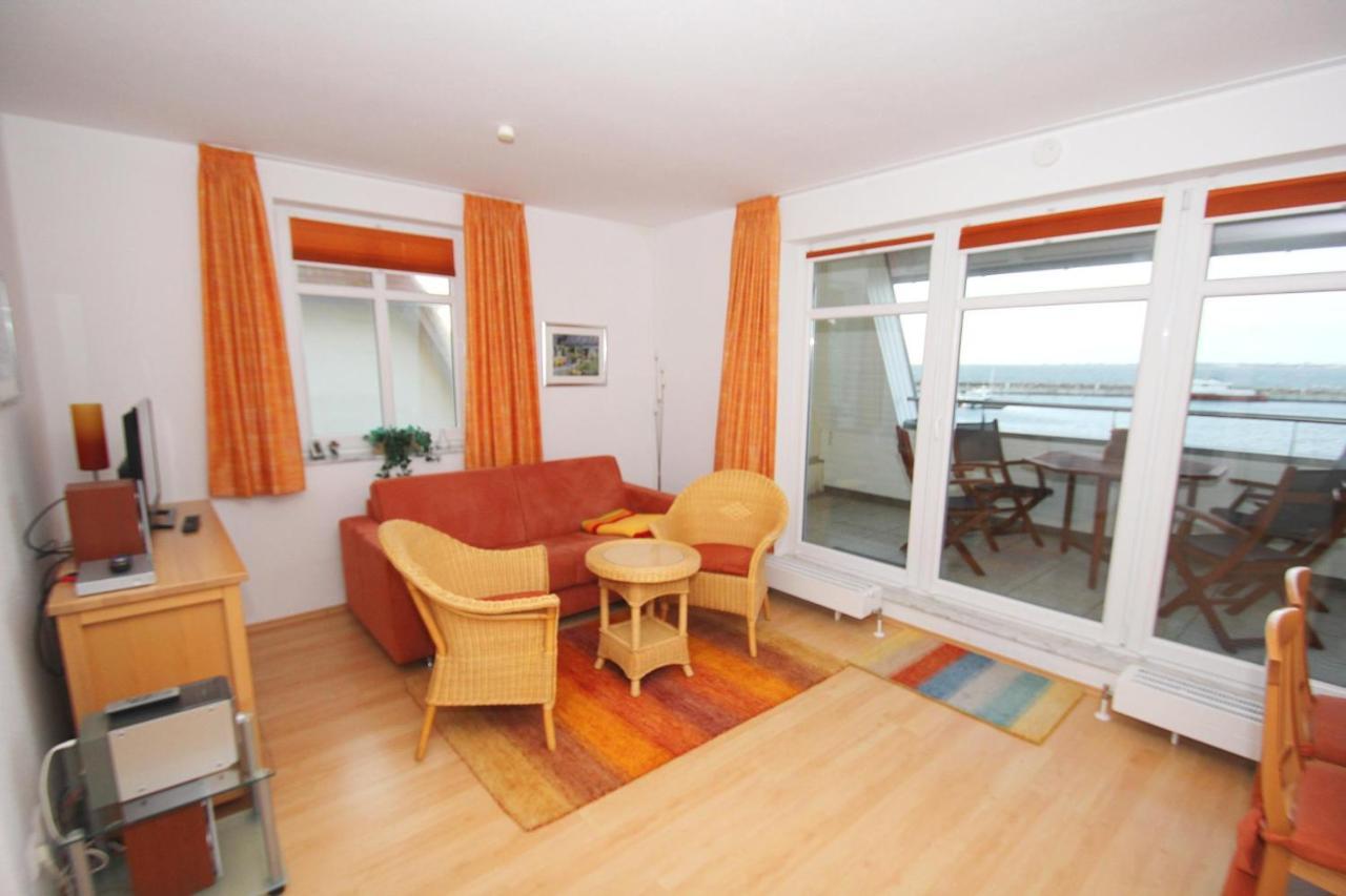 Hafennahe Ferienwohnung Mit Balkon Und Meerblick - Hafenhaeuser Wiek Wohnung 13 Wiek auf Rügen Kültér fotó