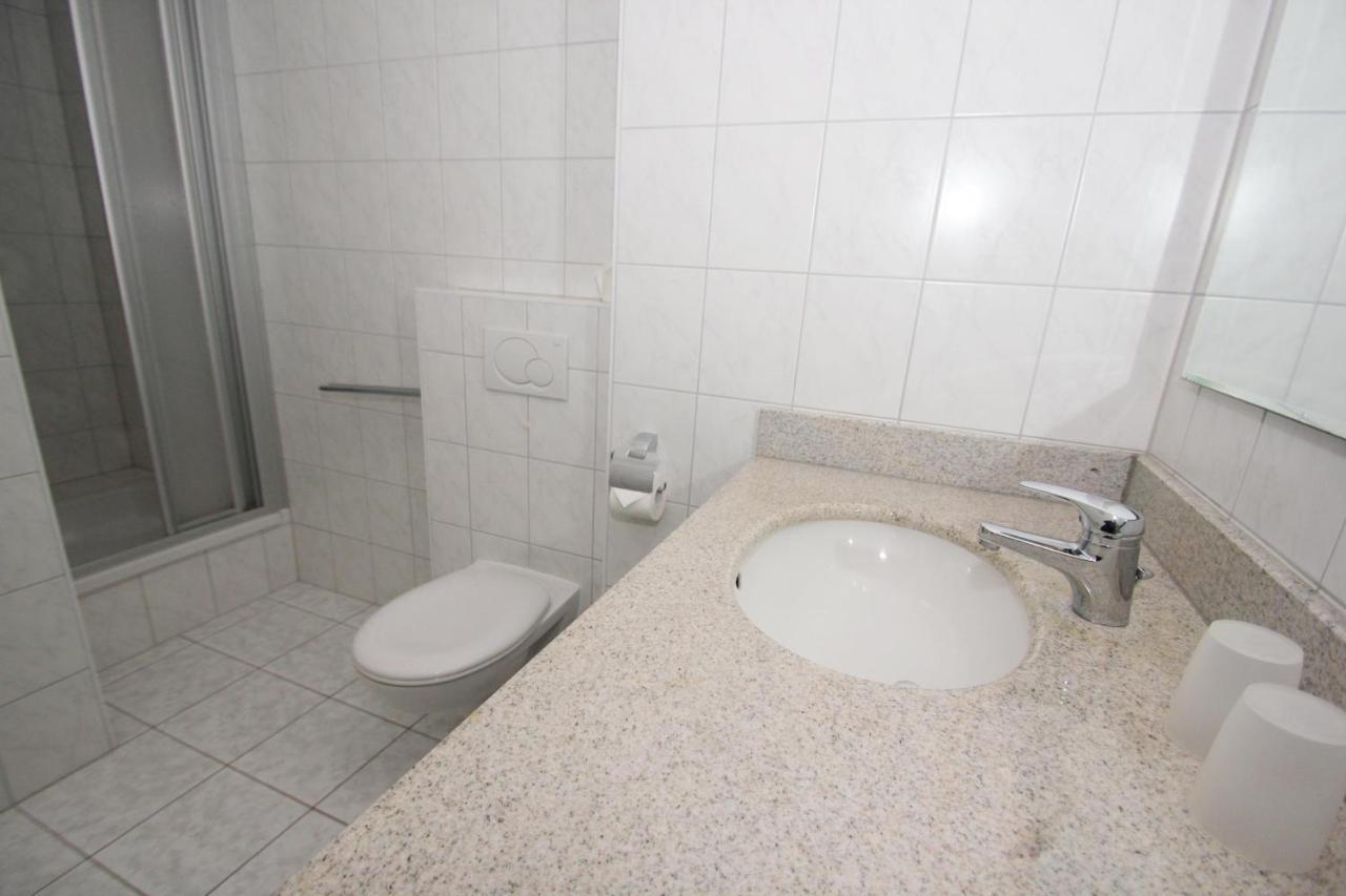 Hafennahe Ferienwohnung Mit Balkon Und Meerblick - Hafenhaeuser Wiek Wohnung 13 Wiek auf Rügen Kültér fotó