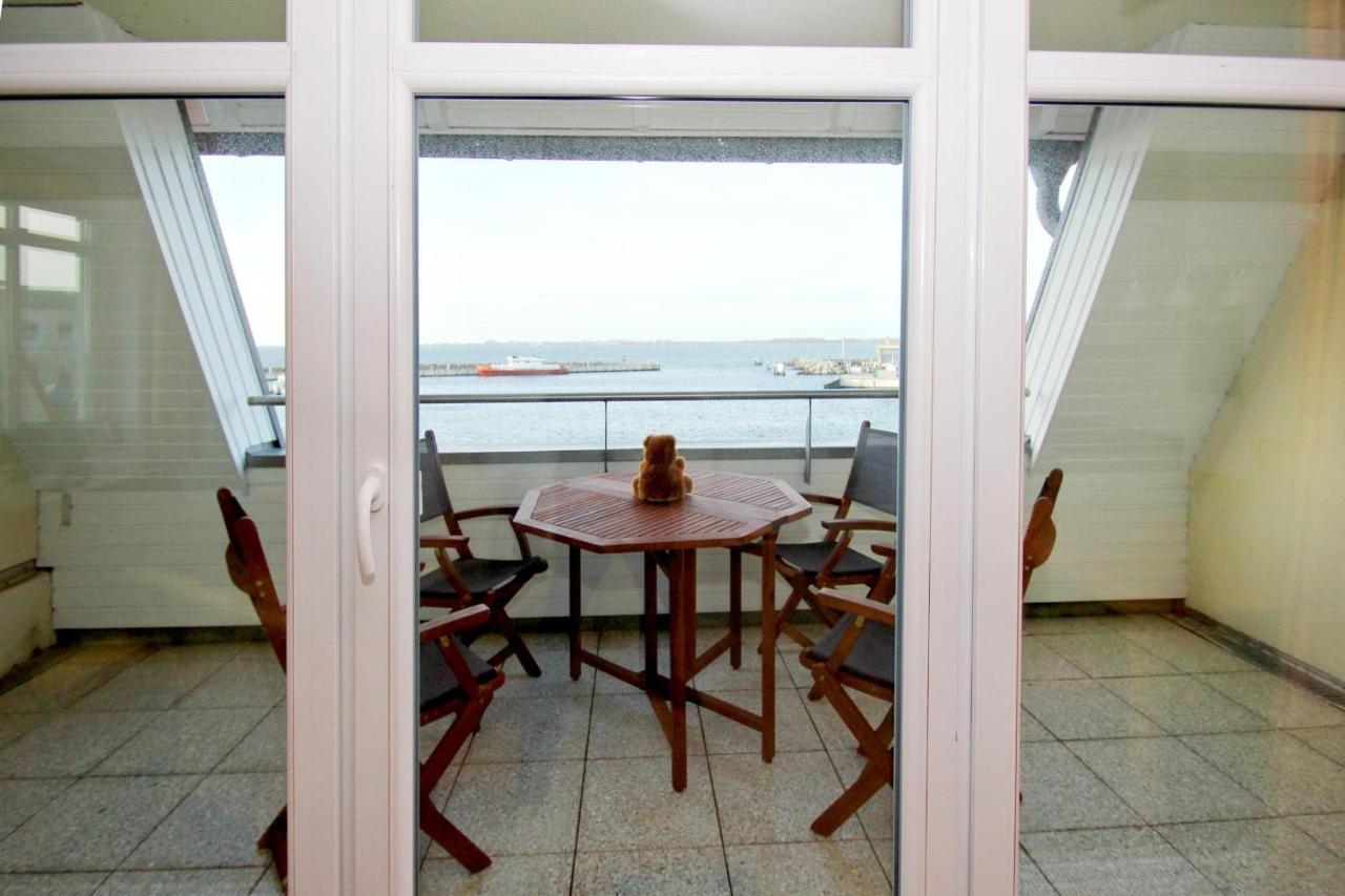 Hafennahe Ferienwohnung Mit Balkon Und Meerblick - Hafenhaeuser Wiek Wohnung 13 Wiek auf Rügen Kültér fotó